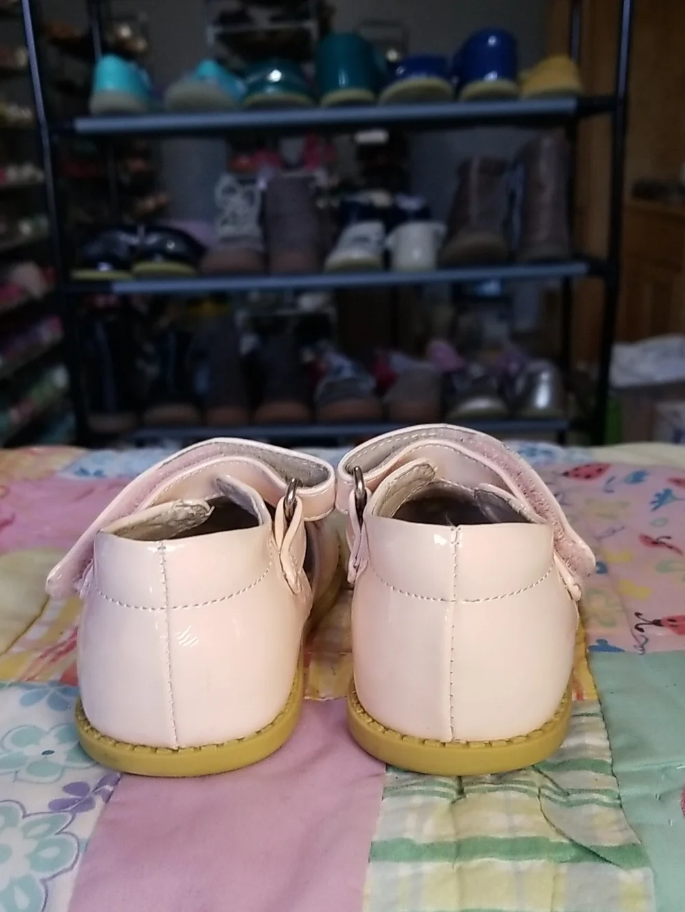 Livie & Luca Pale Pink Patent Leather Petals W/pink Glitter Cutout Size 7